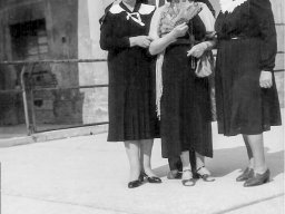 signore in maschera con Caroli